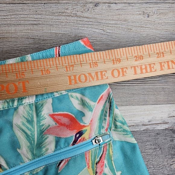 Chubbies Men's Mesh Lined Swim Trunks Large Tropical Hawaiian Floral - Picture 9 of 10